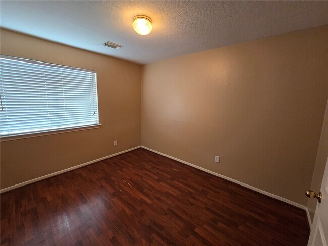 Building Photo - 3828 Shire Valley Dr