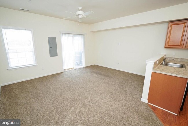 Building Photo - 439 Parkview Ct