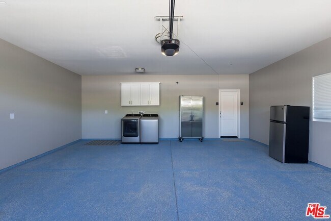 Building Photo - 16295 Ave Atezada