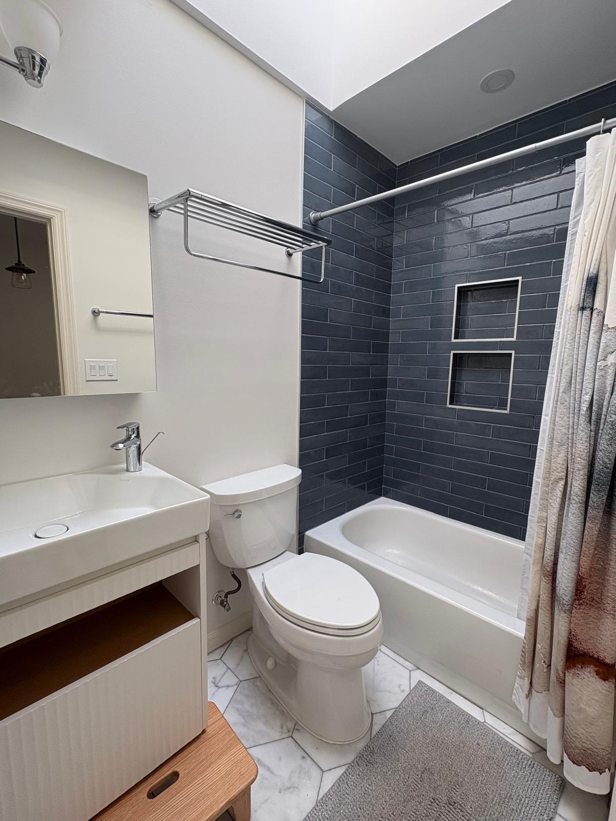 Full Bathroom - 1674 Kalorama Rd NW
