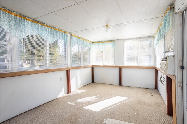 Building Photo - 4464 Mohegan Dr