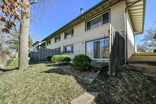 Building Photo - 3 Bedroom Manchester Condo