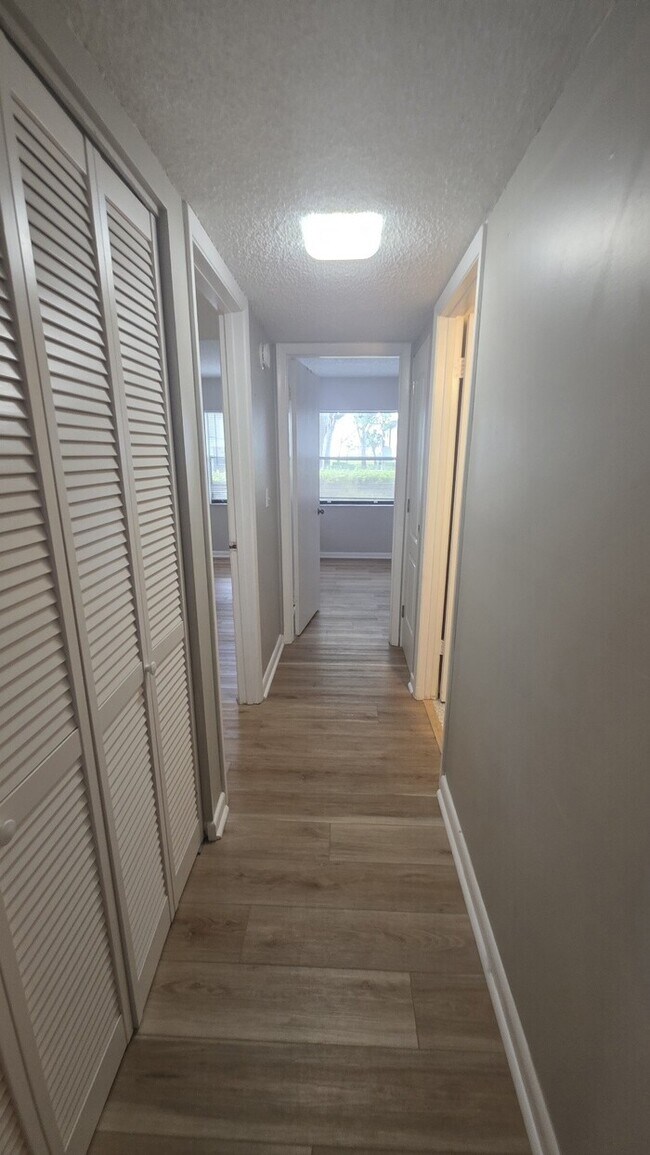 Building Photo - 2 Bedroom 2 Bath Condo just 10 Minutes from Downtown St Augustine and Beaches