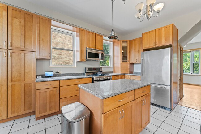 Building Photo - 314 Custer Ave