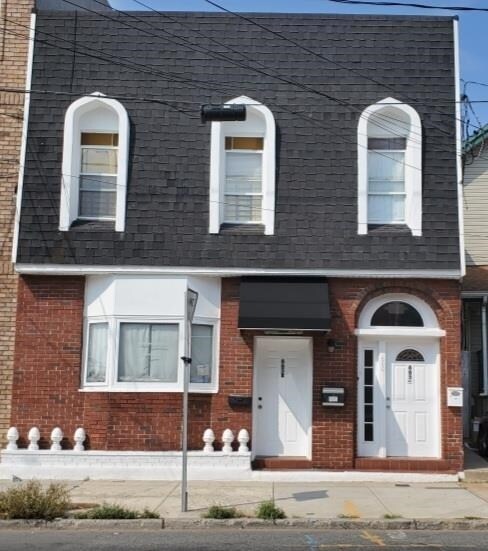 Building Photo - 665 Summit Ave