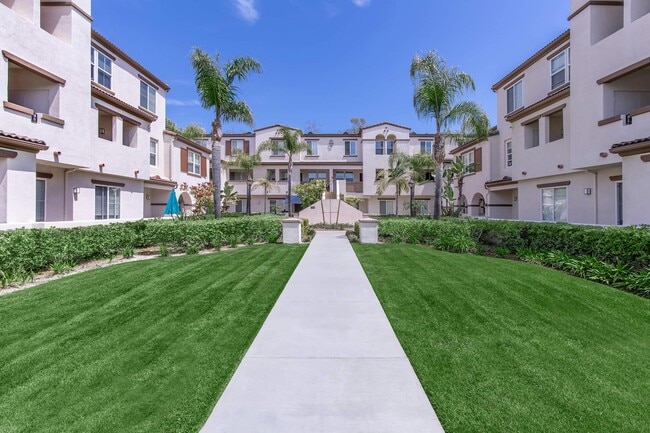 Building Photo - Laurel Glen Apartment Homes