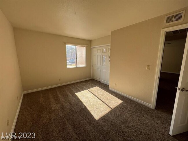 Building Photo - 5295 Indian River Dr