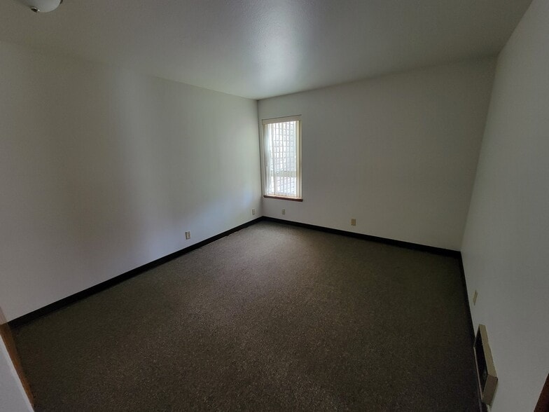 Building Photo - 2204 Assumption St