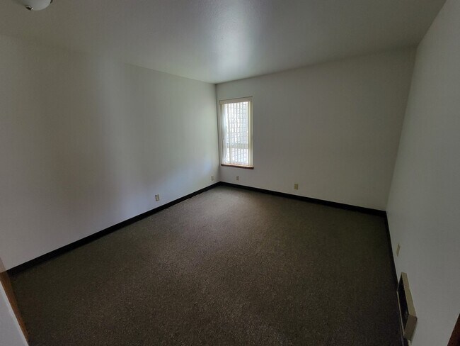 Building Photo - 2044 Assumption St