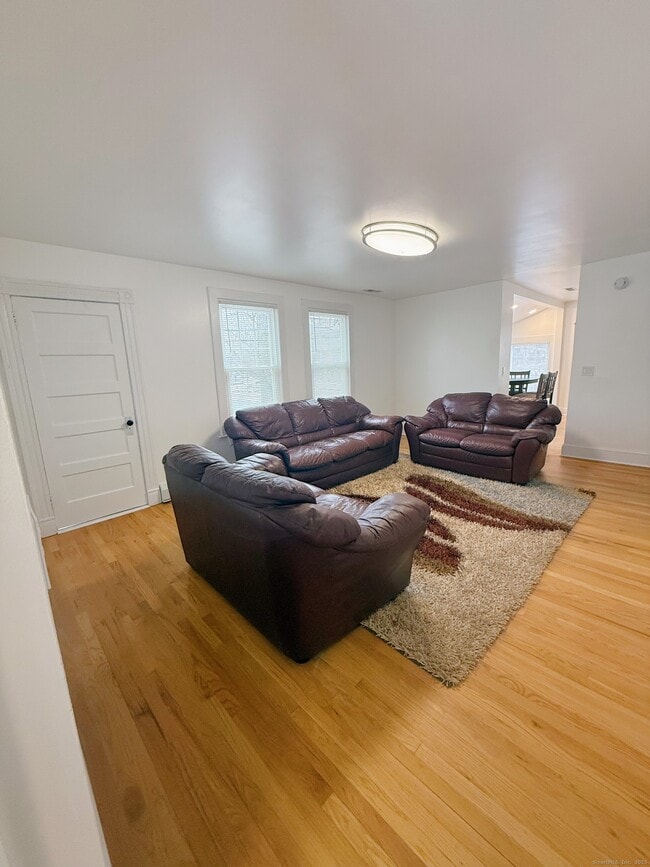 Building Photo - 1716 Farmington Ave