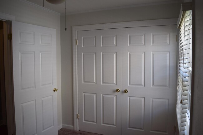 Building Photo - 310 La Salle Ave