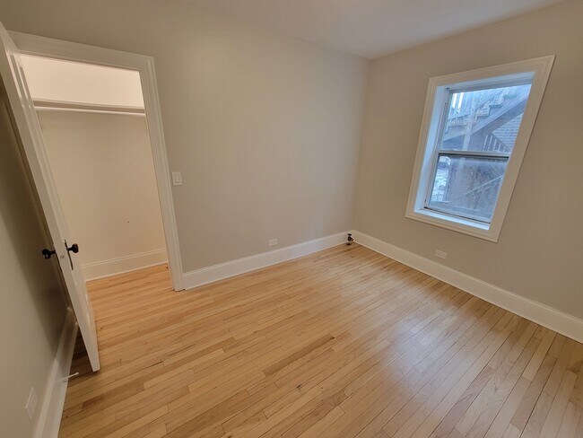 Building Photo - 6430 N Richmond St