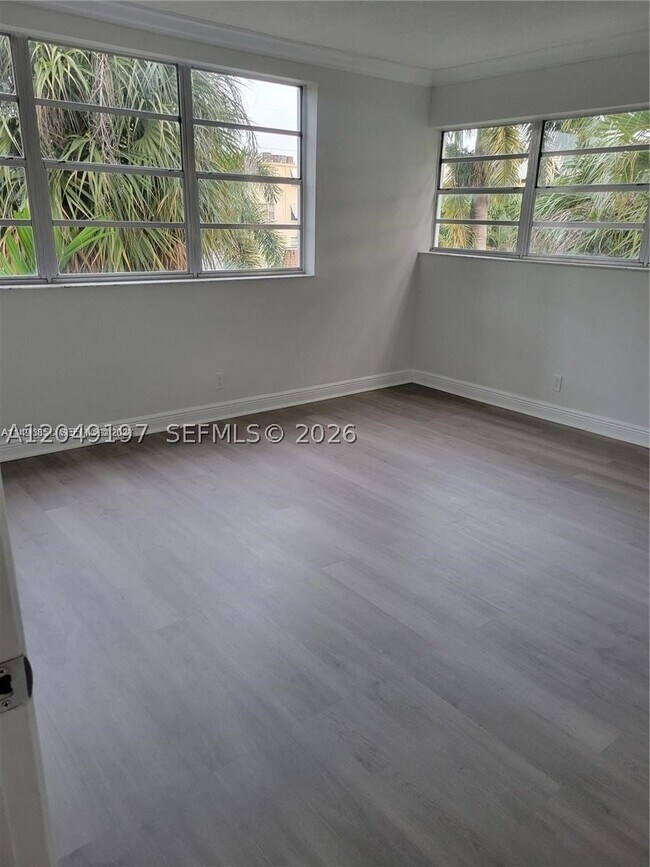 Building Photo - 1333 E Hallandale Beach Blvd