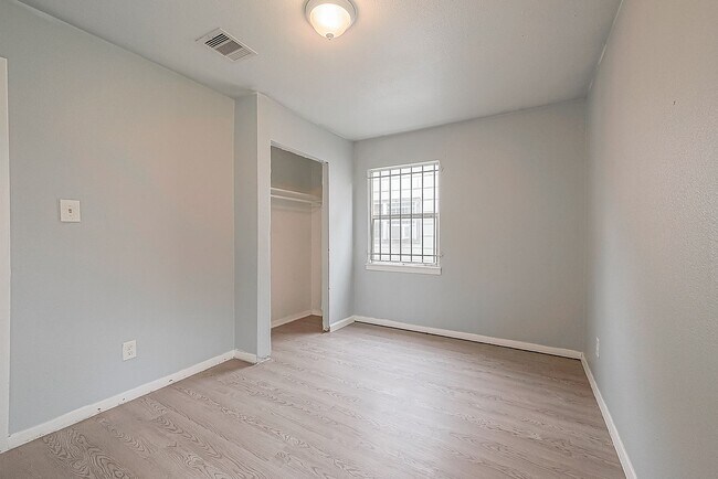 Building Photo - Affordable 3BD/2BA single-family house!