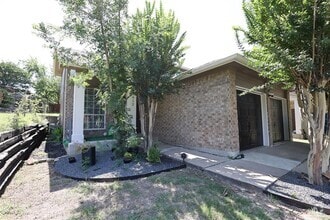 Building Photo - 4912 Dovercliff Cove