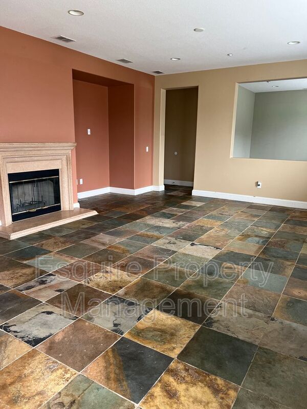 Building Photo - 621 Riviera Ct