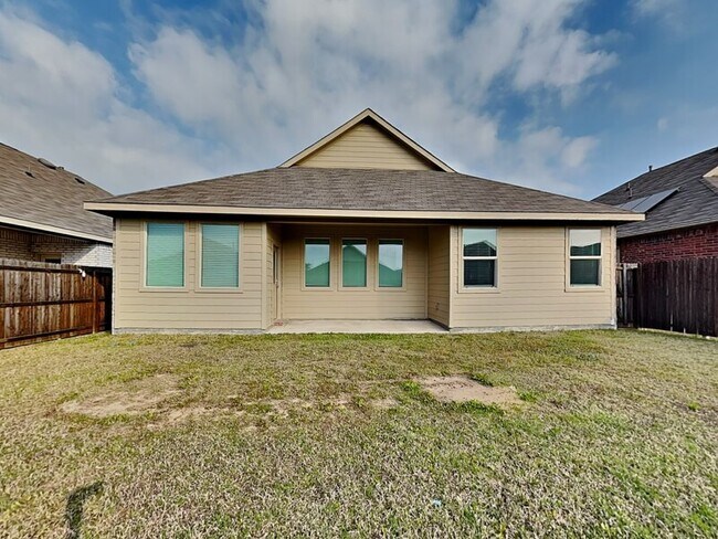 Building Photo - 5604 Elwood Dr