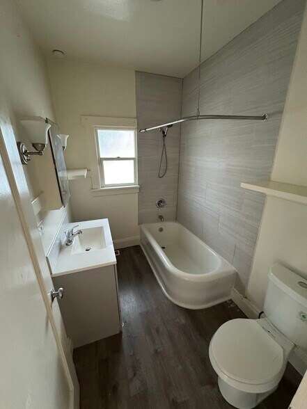 Bathroom - 102 N 14th St