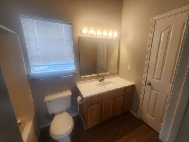 Building Photo - Nice 3 bedroom home