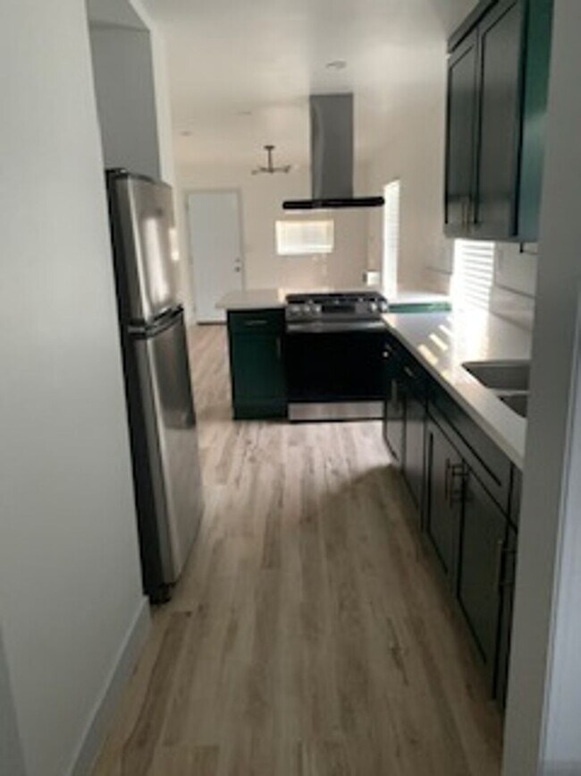 Building Photo - Newly Remodeled 2 Bedroom unit located on ...