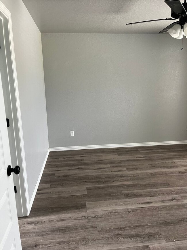 Building Photo - COX-NORTHRIDGE DRIVE TOWNHOMES