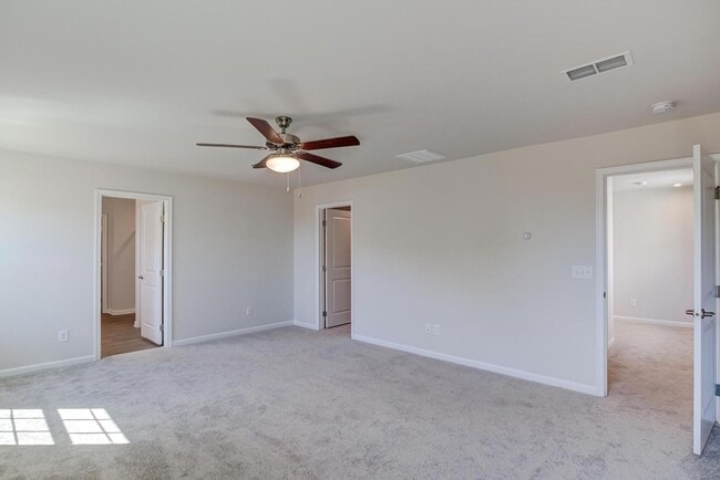 Building Photo - 5 Bedroom Home in Youngsville, right off o...