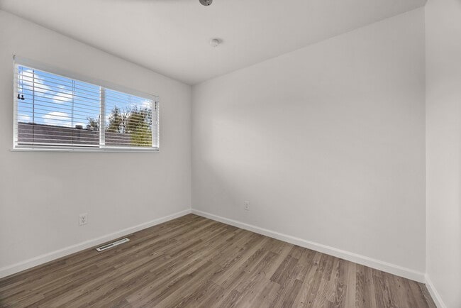 Building Photo - 1615 Cottonwood Dr