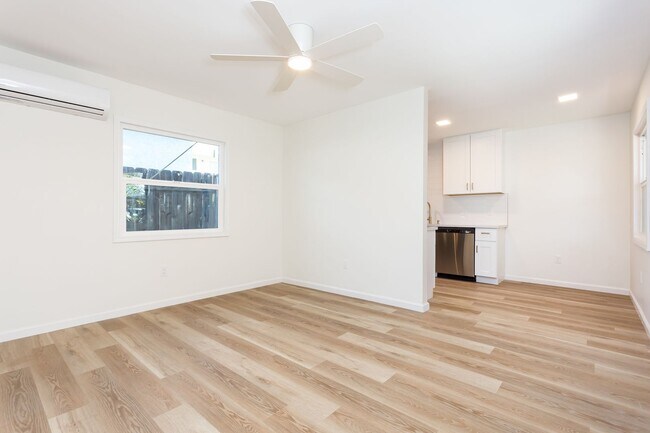 Building Photo - COMING SOON!! Amazing Renovated 1-BR Unit ...