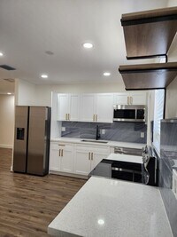 Building Photo - Beautifully Updated 2-Bedroom Home in Prim...