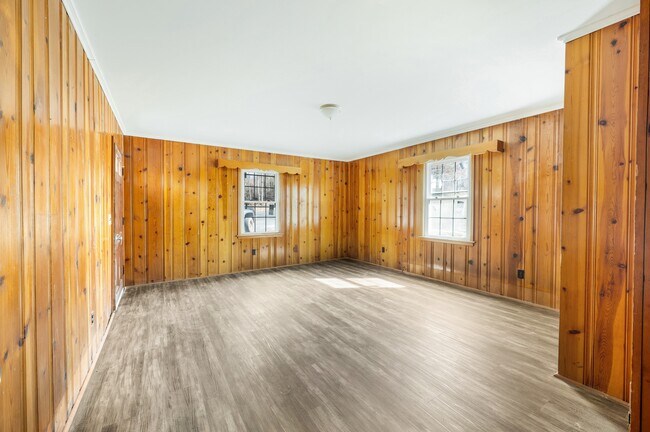 Building Photo - 228 Newcomb Dr