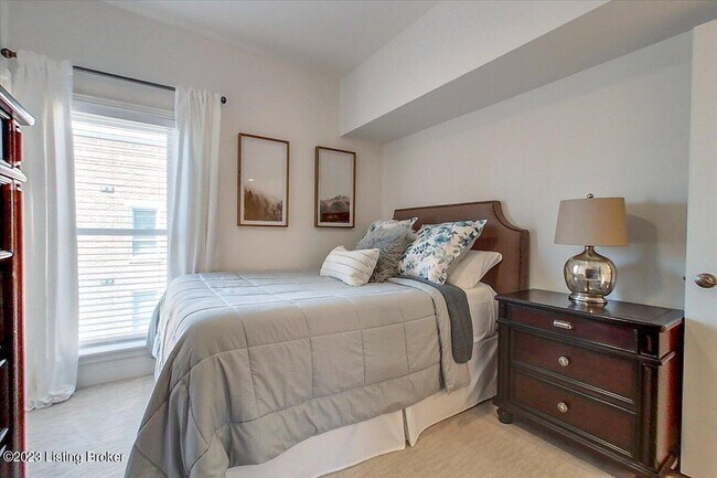 Building Photo - 10605 Meeting St