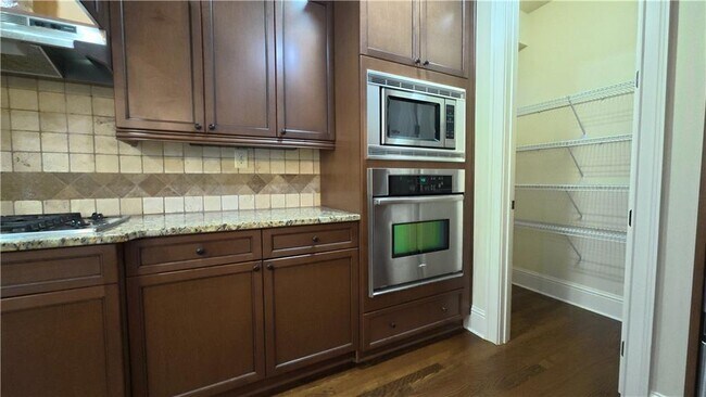 Building Photo - 3361 Lake McGinnis Dr