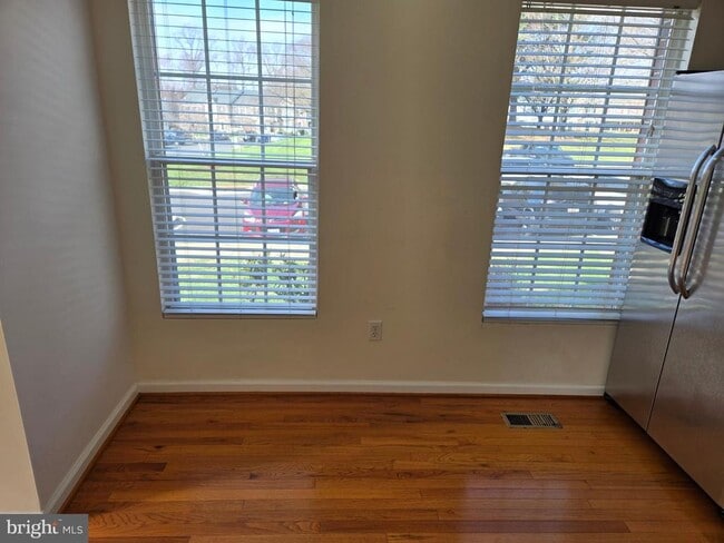 Building Photo - 300 Cinnabar Ln