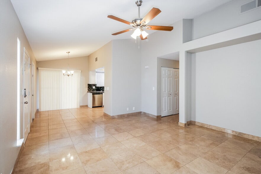 Building Photo - 3424 Edgehill Way