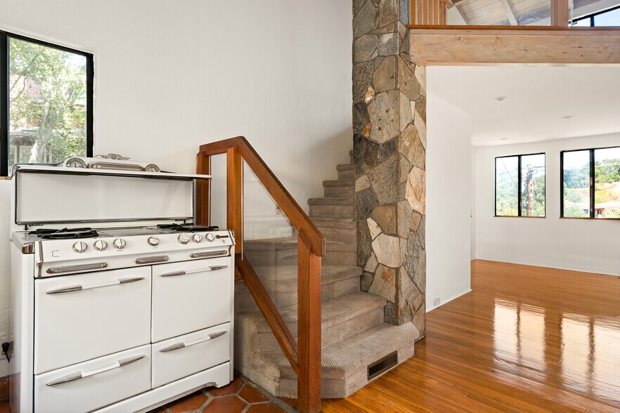 Building Photo - 20932 Canyon Trl