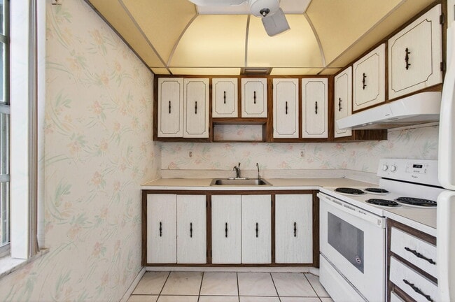 Building Photo - 180 Flanders C