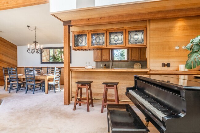 Building Photo - 283 Monterey Pine Rd