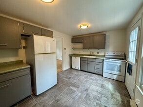 Building Photo - South Portland 2BD/1BA with Off Street Par...