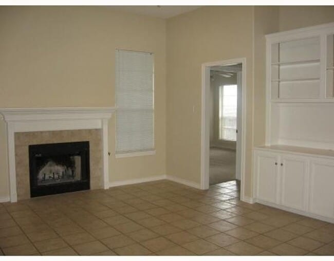 Building Photo - COZY BRICK HOME IN CONVENIENT LOCATION, NEAR SCHOOLS!