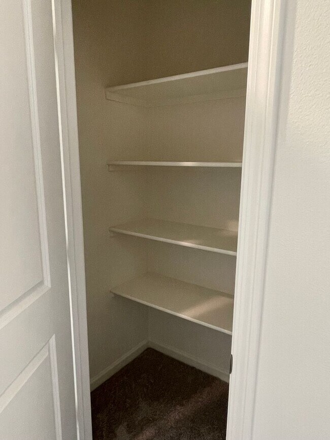 Building Photo - Welcome Home to Monticello Park!