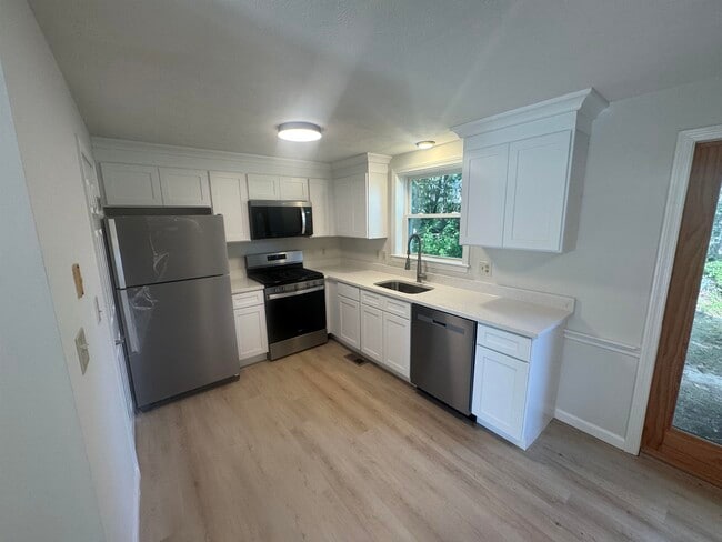 Building Photo - 5 Cabernet Ct