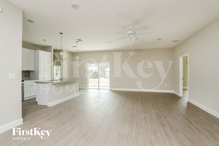 Building Photo - 664 Weaver Rd SW