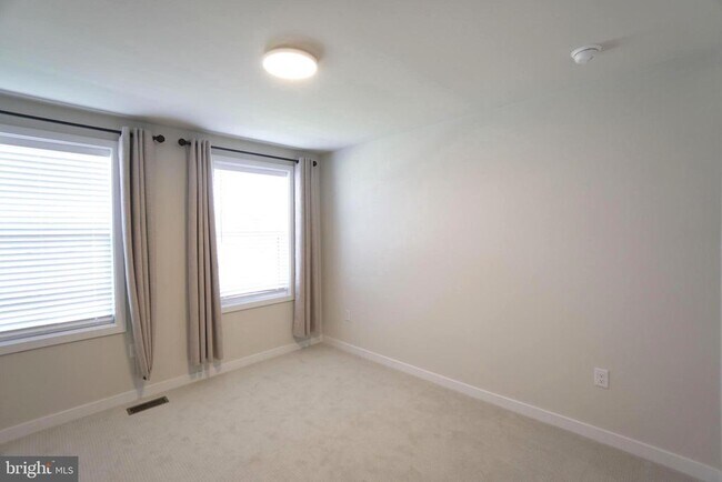 Building Photo - 332 Aspen Wy