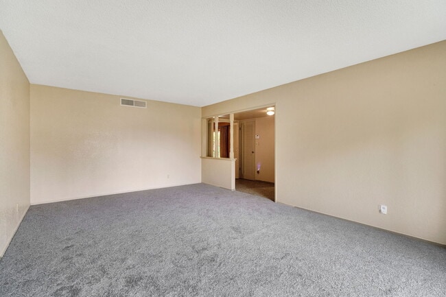 Building Photo - 1564 E Escalon Ave