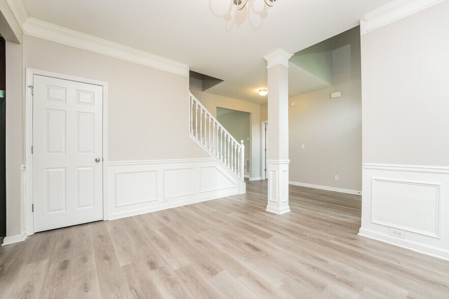 Building Photo - 1471 Ewing Farm Dr