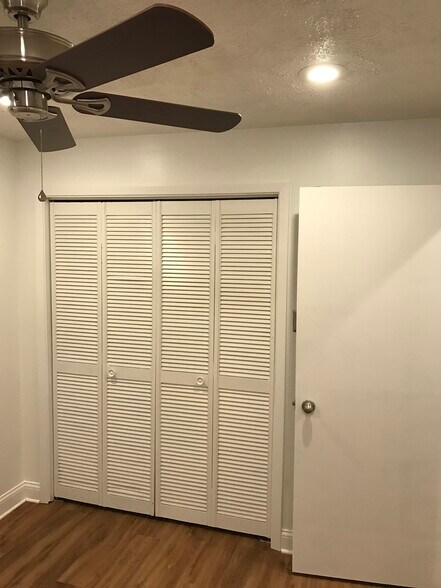 Building Photo - 2334 Sarah St