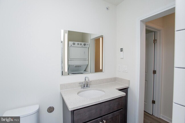 Building Photo - 41 Bridge St