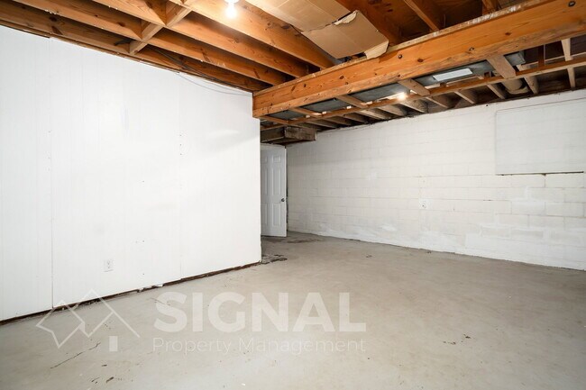 Building Photo - 5114 Beacon Dr