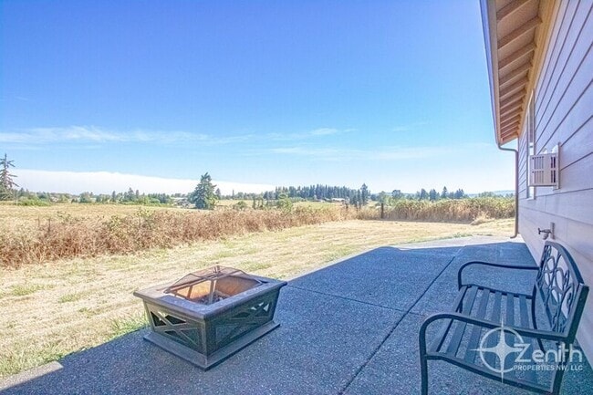 Building Photo - 516 NE 199th St