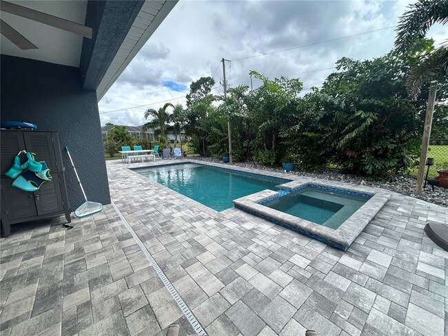 Building Photo - 25427 Doredo Dr